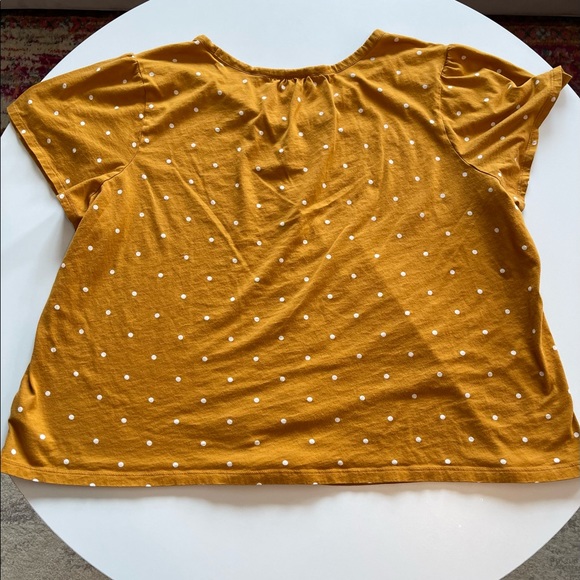 Old Navy Short Sleeve V-Neck Flutter Sleeve Top in Mustard with White Polka Dots - Picture 4 of 4